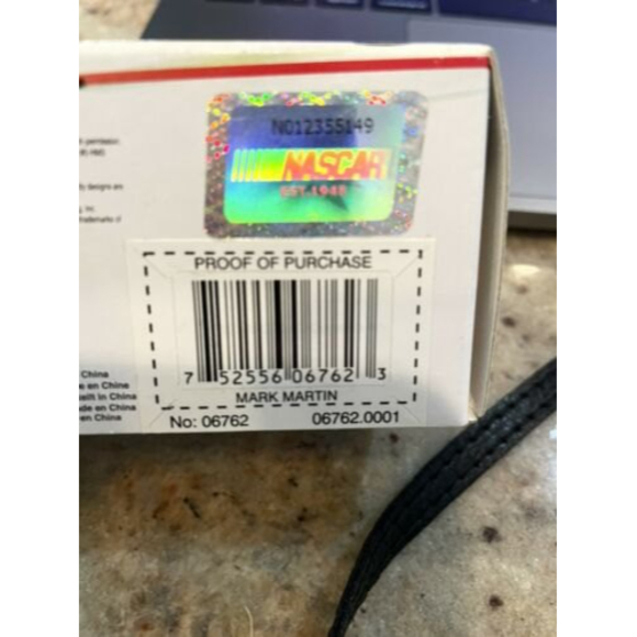 NASCAR Winner’s Circle 1:87 Hendricks Motorsports Mark Martin Diecast #06762 - Picture 7 of 8